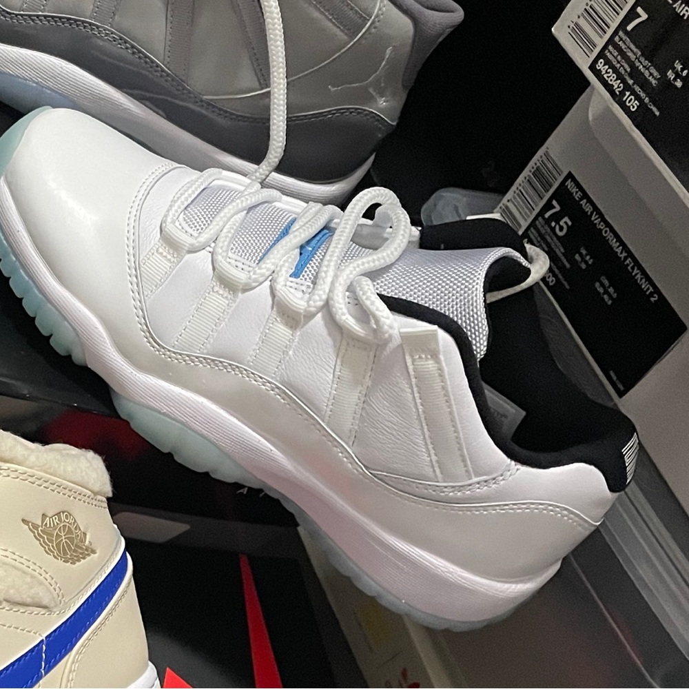 Air Jordan 11 Retro Low Legend